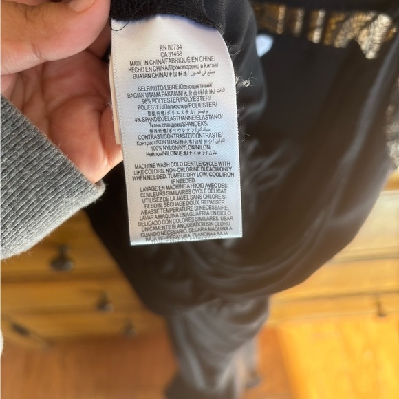 BCBGeneration black lace jumpsuit women’s size medium - Picture 6 of 6